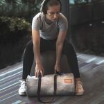 Kompaktná vodotesná taška na šport a cestovanie – Zulupack® Yoggy 16L IP65 sivá/camel