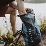 Vodotesný batoh, skladací do seba 12 L – modrý, IP66, na turistiku, SUP a kajak – Zulupack® Quokka
